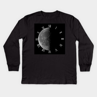 Waning crescent moon on black sky clock Kids Long Sleeve T-Shirt